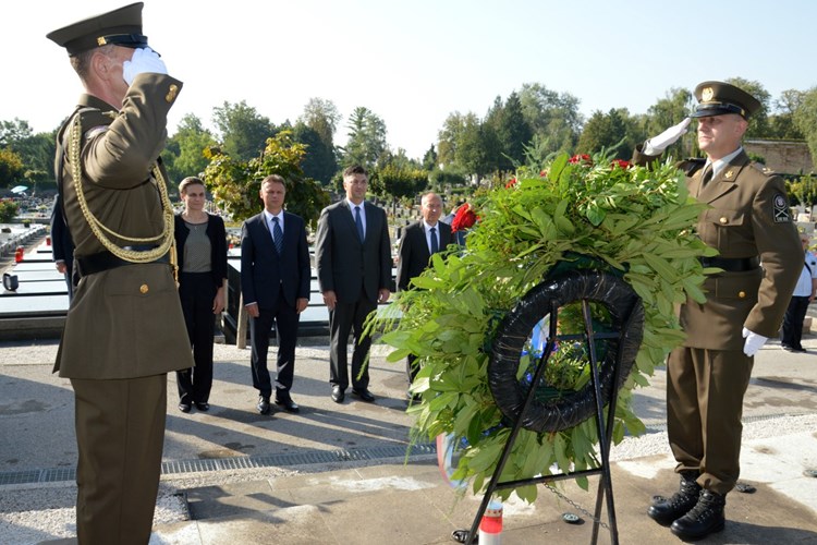 Government of the Republic of Croatia Top state officials lay wreaths